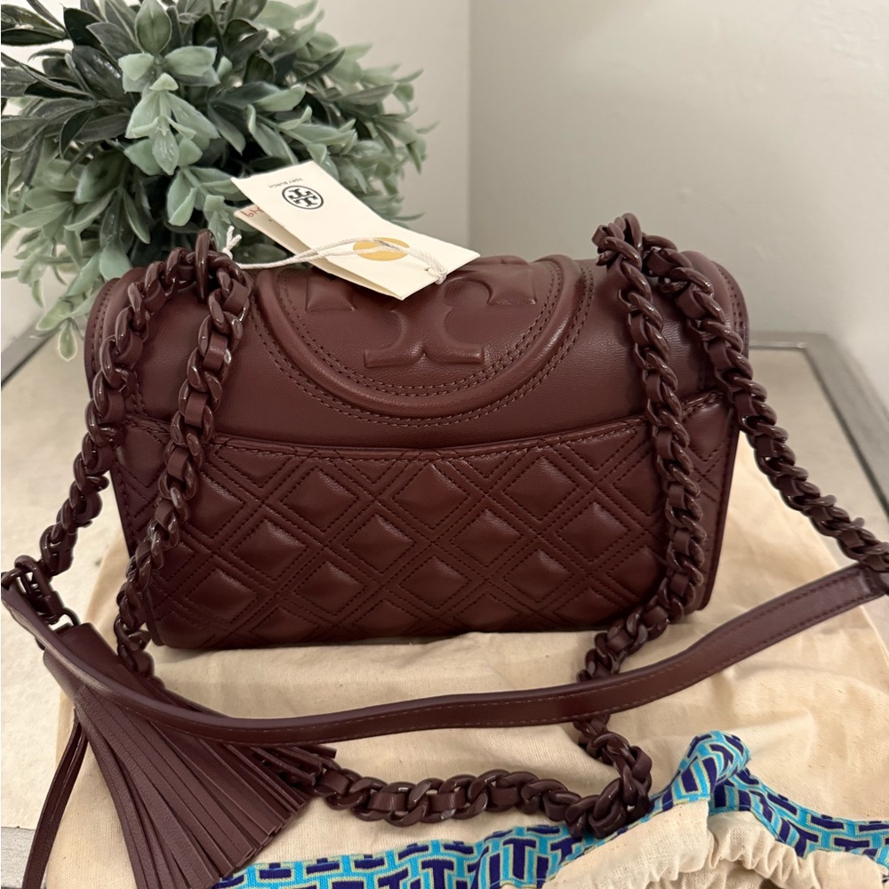 Tory Burch
Fleming Small Leather Convertible Shoulder Bag - Picture 2 of 5